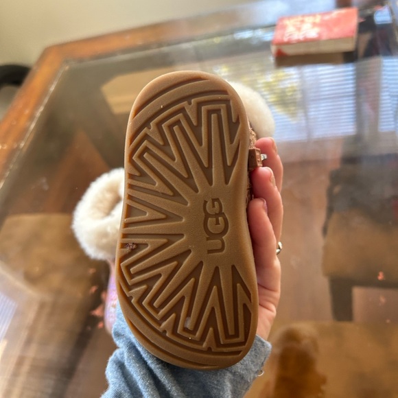 Selling toddler size 5/6 UGG boots. Used but in great condition. - Picture 5 of 6
